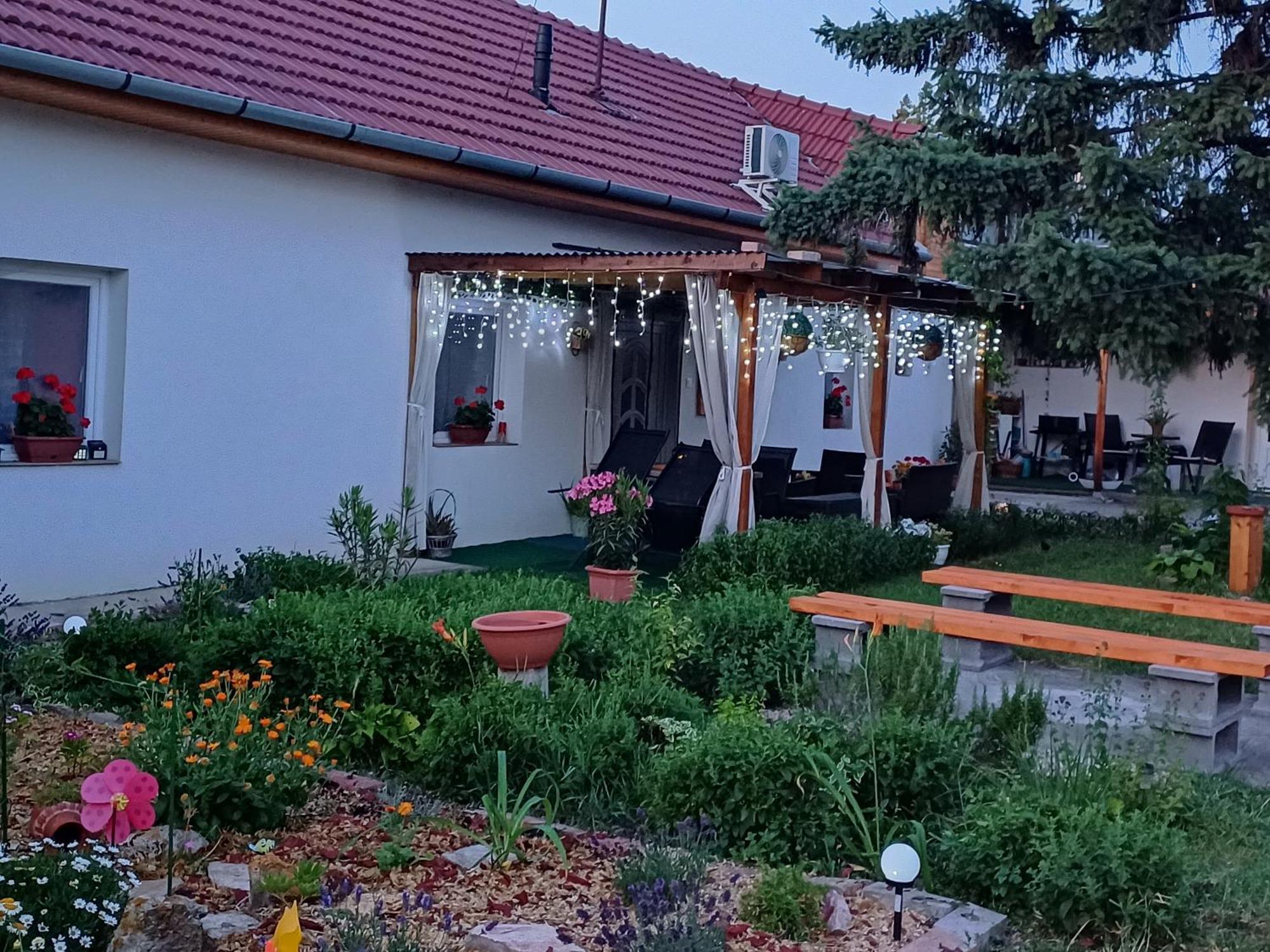 Apartment Szazszorszep Vendeghaz